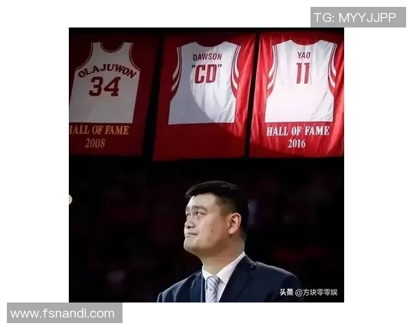 姚明半场过人展现惊人技巧引发球迷热议与赞叹