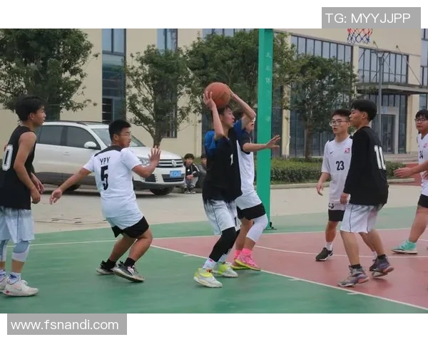 姚明的魔幻舞步在篮球场上绽放光彩展现运动与艺术的完美结合