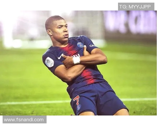 足球明星的经典进球瞬间与独特庆祝动作全解析 足球明星的经典进球瞬间与独特庆祝动作全解析