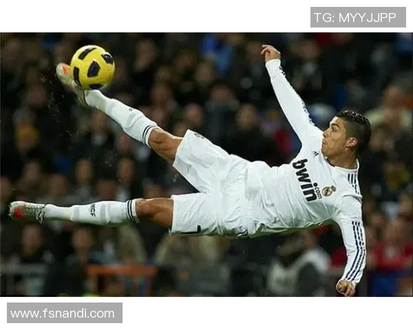 足球明星点球时的独特姿势解析与技巧分享