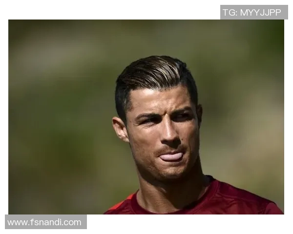 足球明星C罗羊毛卷发型大揭秘引领时尚潮流的秘密与技巧分享