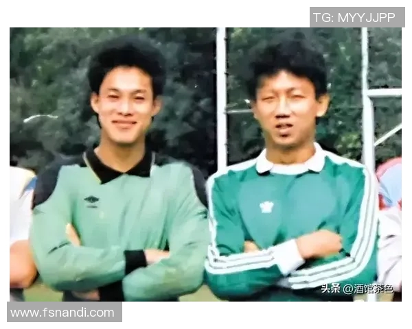 足球巨星感人挥手告别视频回顾辉煌岁月与球迷的不舍情怀